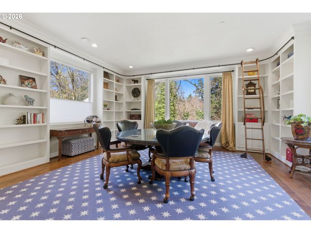 951 ATWATER Rd, Lake Oswego, OR 97034