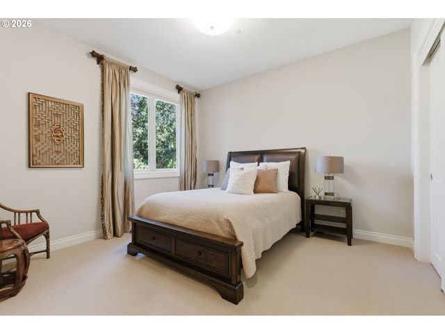 951 ATWATER Rd, Lake Oswego, OR 97034