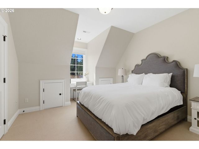 951 ATWATER Rd, Lake Oswego, OR 97034