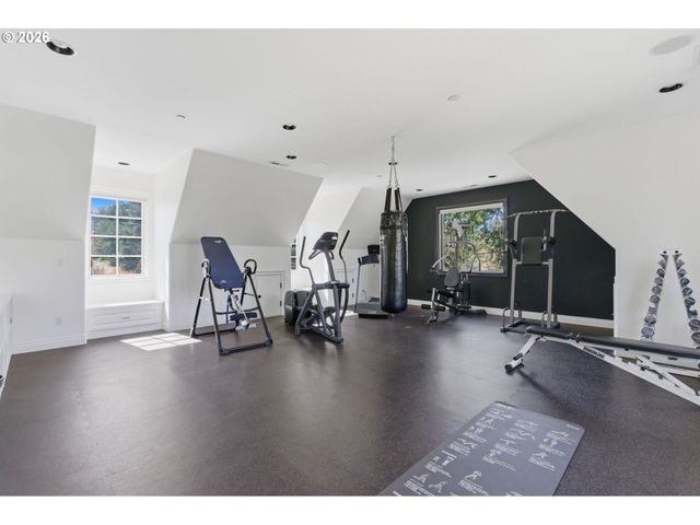 951 ATWATER Rd, Lake Oswego, OR 97034