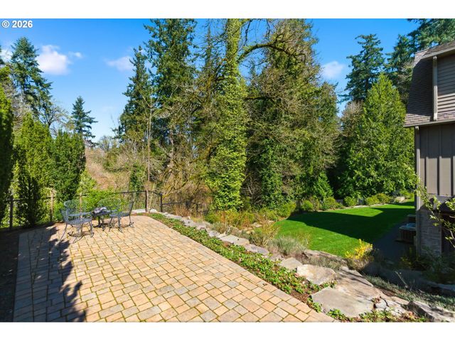 951 ATWATER Rd, Lake Oswego, OR 97034