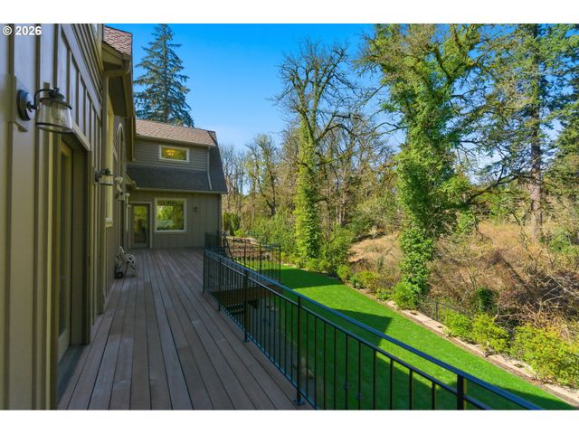 951 ATWATER Rd, Lake Oswego, OR 97034