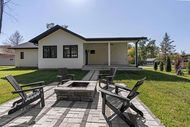 383 Oakbrook Drive, Wisconsin Dells, WI 53965