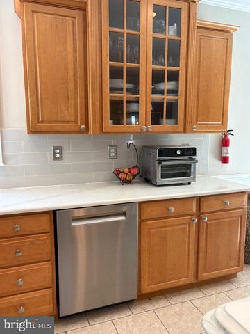233 GLEN HAVEN CT, Swedesboro, NJ 08085