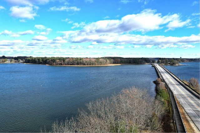 41 Clearwater Drive, Dover, NH 03820