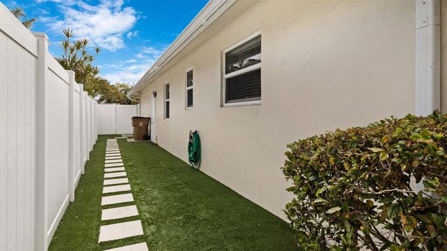 817 SE 13th Court, Deerfield Beach, FL 33441