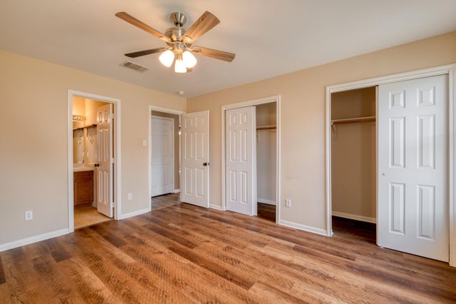 17813 Honey Locust LN, Elgin, TX 78621