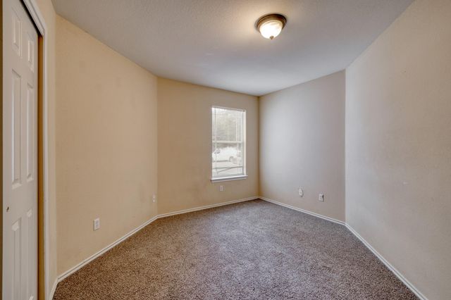 17813 Honey Locust LN, Elgin, TX 78621