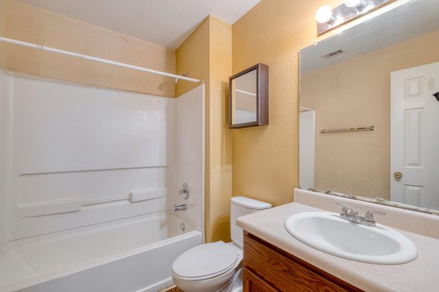 17813 Honey Locust LN, Elgin, TX 78621