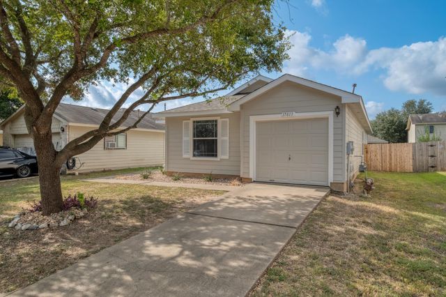 17813 Honey Locust LN, Elgin, TX 78621