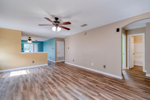 17813 Honey Locust LN, Elgin, TX 78621
