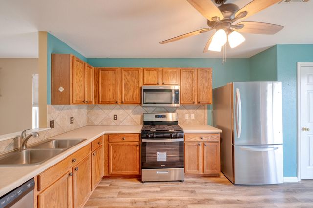 17813 Honey Locust LN, Elgin, TX 78621