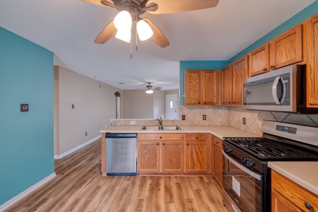 17813 Honey Locust LN, Elgin, TX 78621