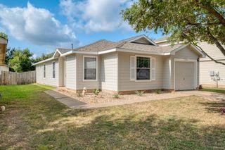 17813 Honey Locust LN, Elgin, TX 78621