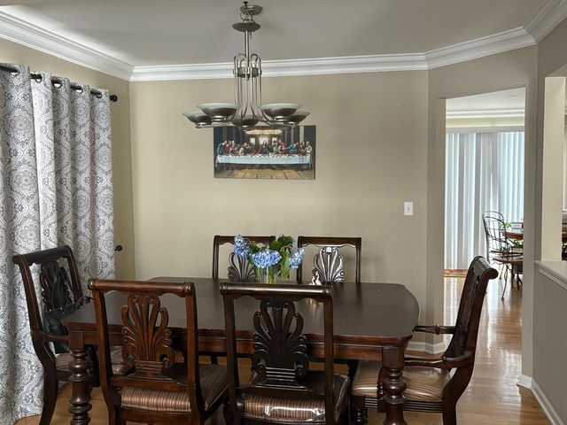 1375 Burnett Drive, Aurora, IL 60502