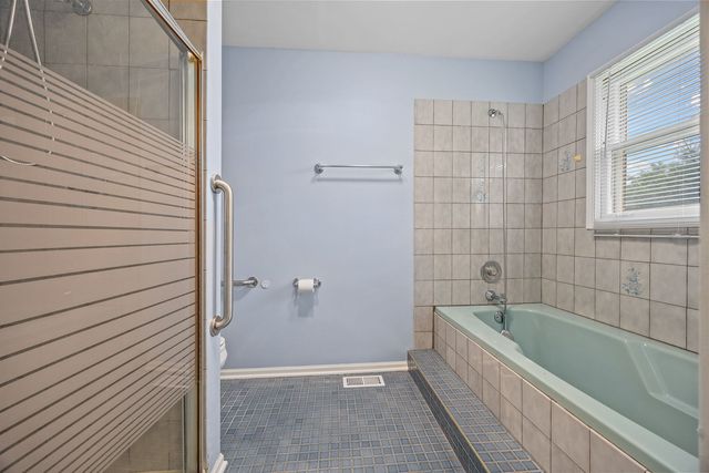 6101 Chase Avenue, Downers Grove, IL 60516