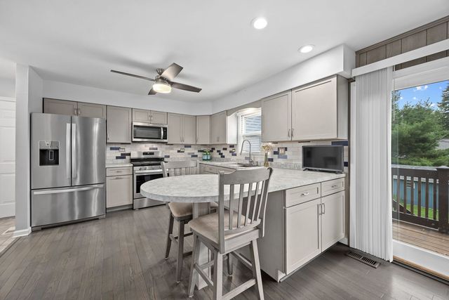 6101 Chase Avenue, Downers Grove, IL 60516