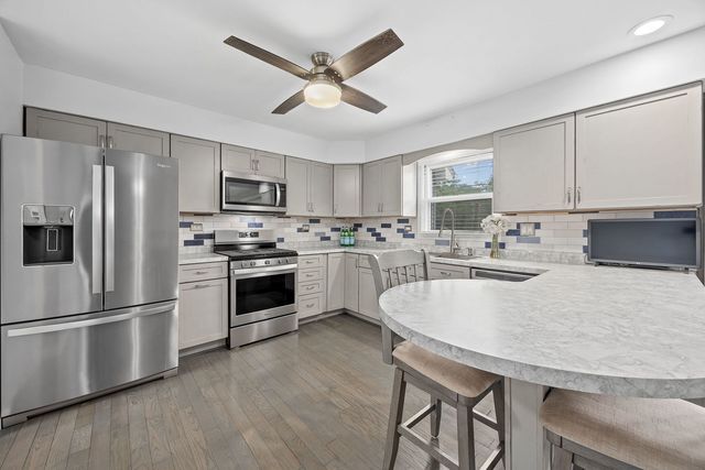 6101 Chase Avenue, Downers Grove, IL 60516