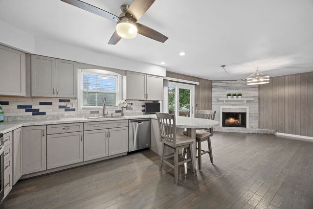 6101 Chase Avenue, Downers Grove, IL 60516