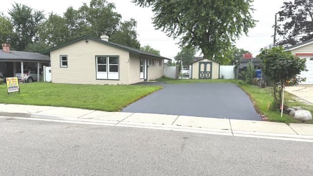 213 Butte Lane, Carpentersville, IL 60110