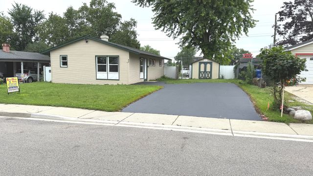 213 Butte Lane, Carpentersville, IL 60110
