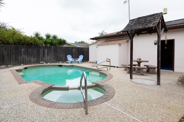2520 Howe Street, Santa Cruz, CA 95065