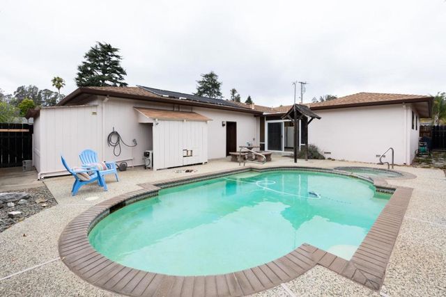 2520 Howe Street, Santa Cruz, CA 95065