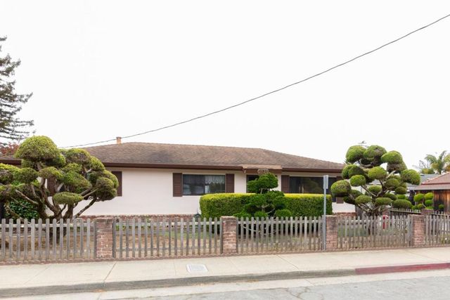 2520 Howe Street, Santa Cruz, CA 95065