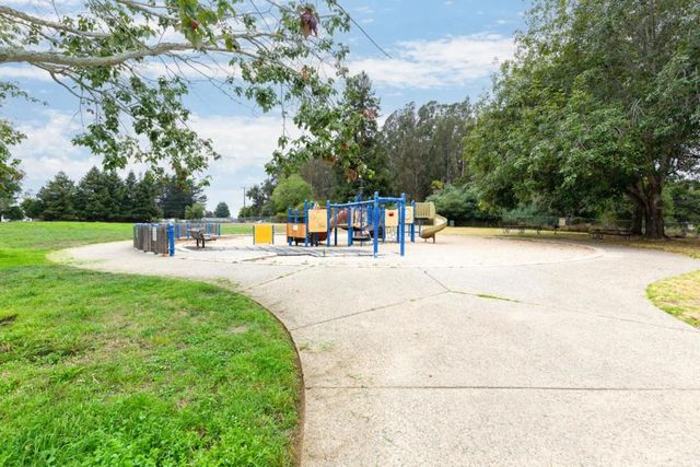 2520 Howe Street, Santa Cruz, CA 95065