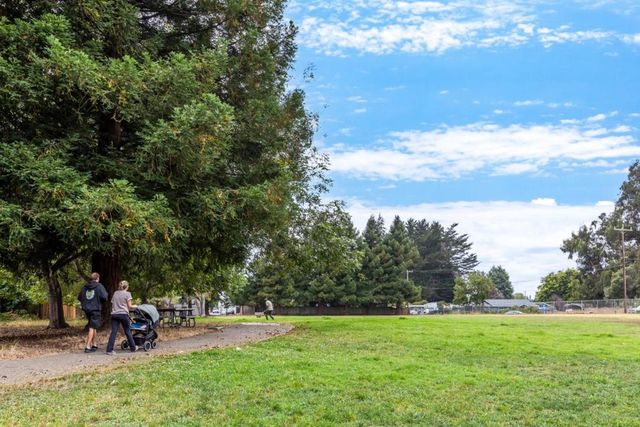 2520 Howe Street, Santa Cruz, CA 95065