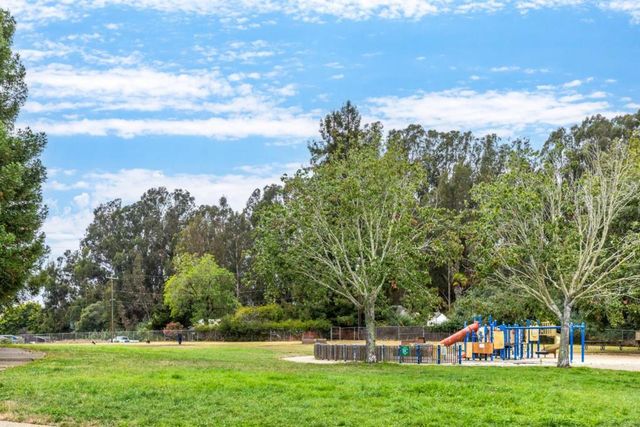 2520 Howe Street, Santa Cruz, CA 95065