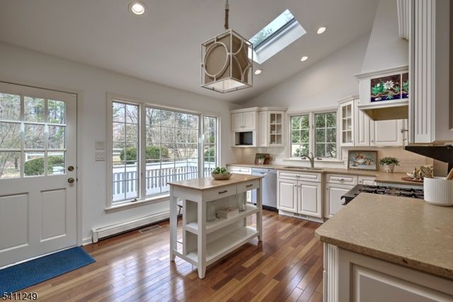 301 Hilltop Rd, Mendham Boro, NJ 07945