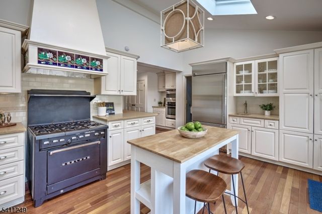 301 Hilltop Rd, Mendham Boro, NJ 07945