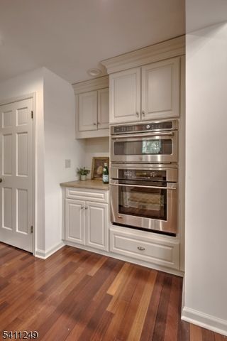 301 Hilltop Rd, Mendham Boro, NJ 07945