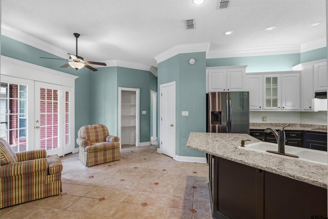 1304 Greenbriar Trail, Holly Lake Ranch, TX 75765