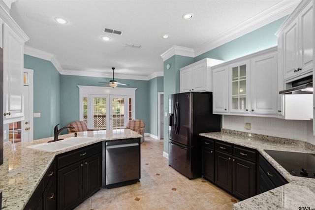 1304 Greenbriar Trail, Holly Lake Ranch, TX 75765