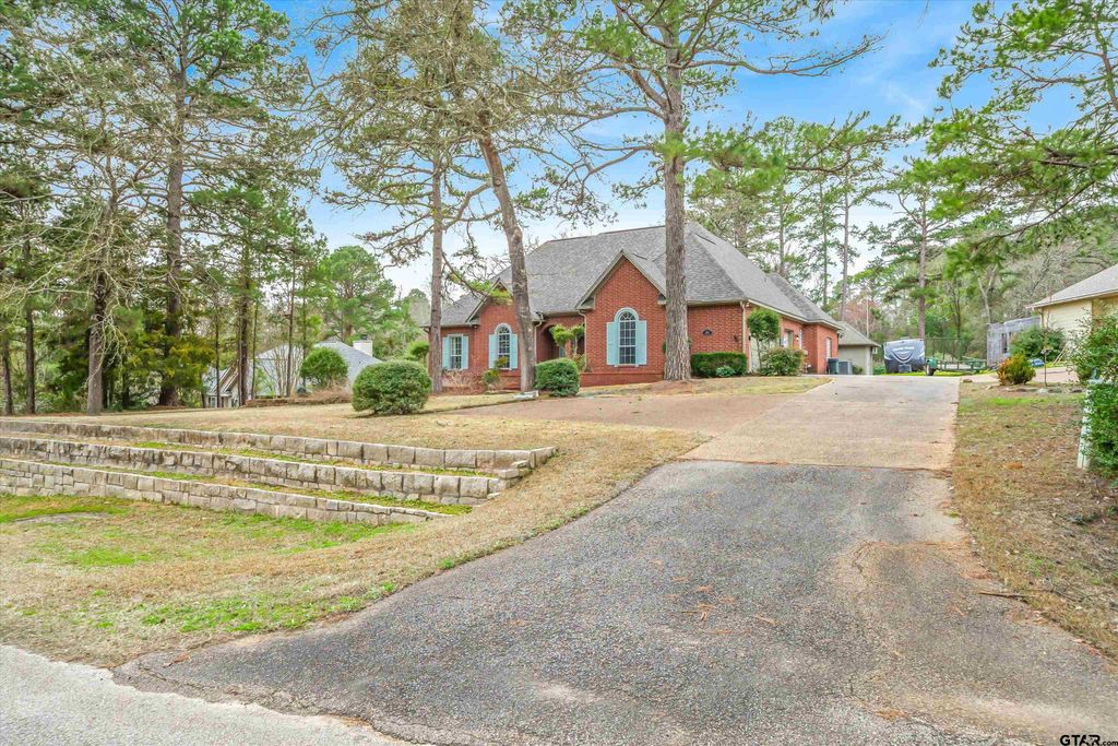1304 Greenbriar Trail, Holly Lake Ranch, TX 75765