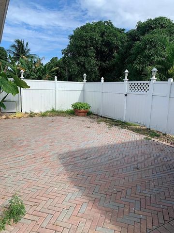 2643 W 28th Street, Riviera Beach, FL 33404