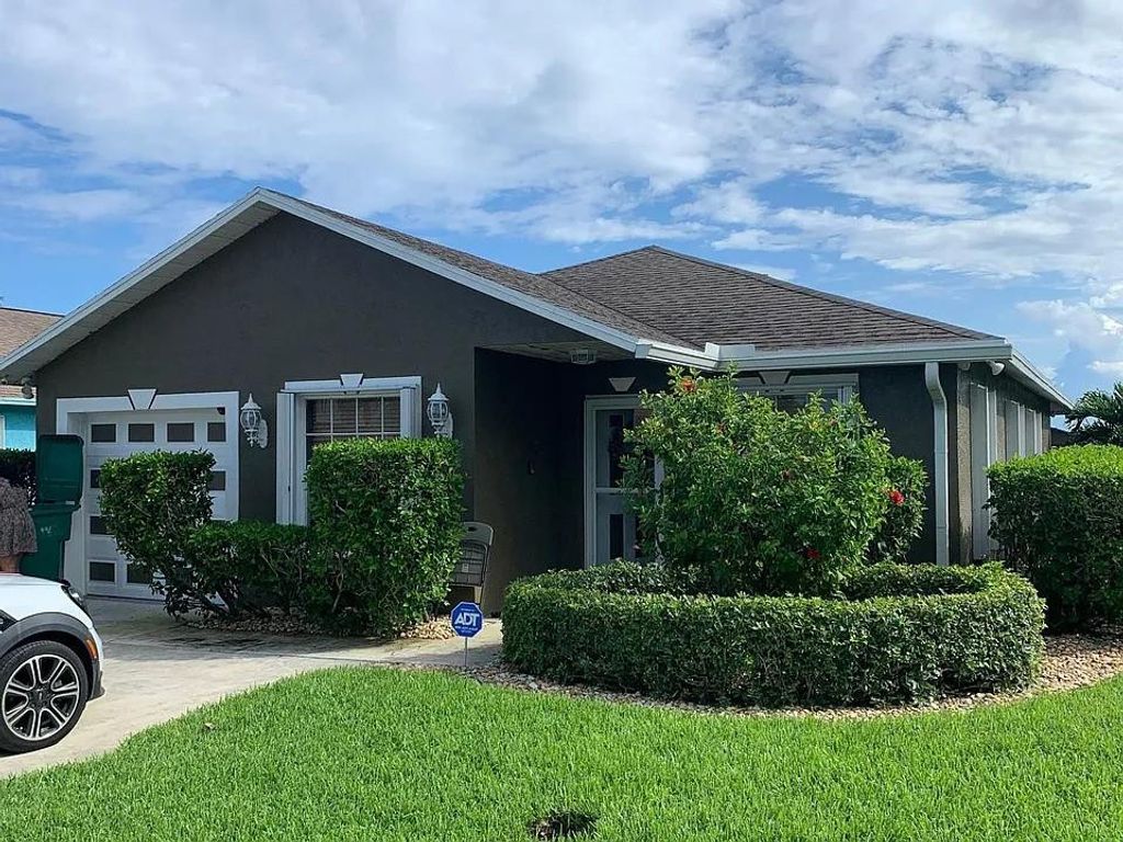 2643 W 28th Street, Riviera Beach, FL 33404