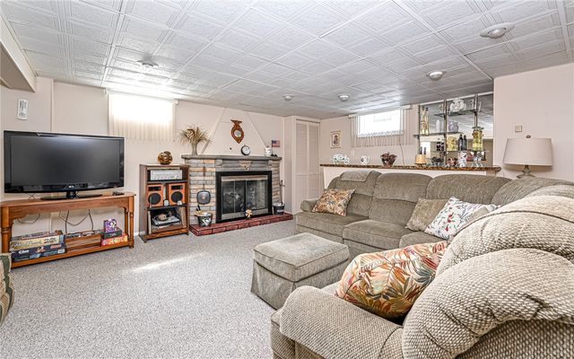 901 Roosevelt St, Conway, PA 15027