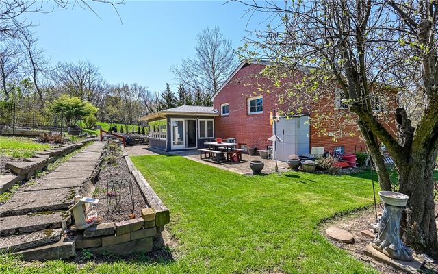 901 Roosevelt St, Conway, PA 15027