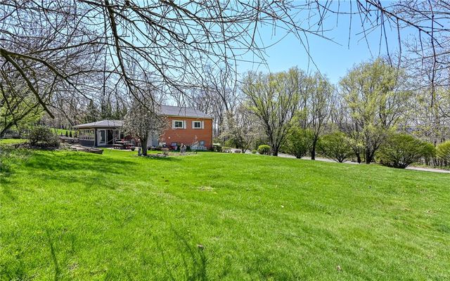 901 Roosevelt St, Conway, PA 15027