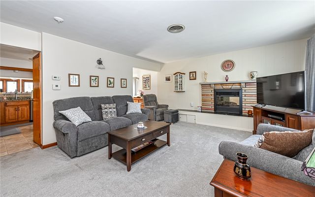 901 Roosevelt St, Conway, PA 15027