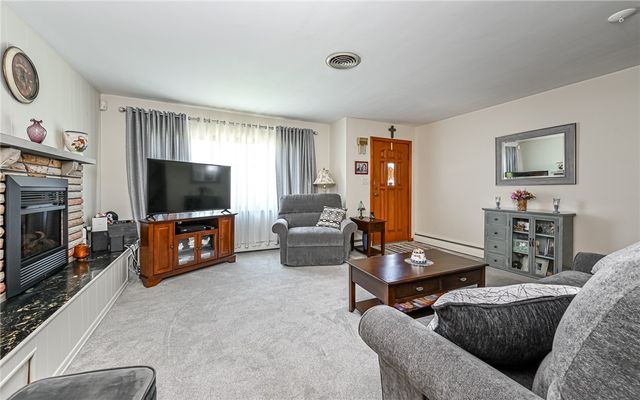 901 Roosevelt St, Conway, PA 15027