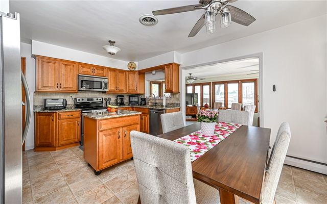 901 Roosevelt St, Conway, PA 15027