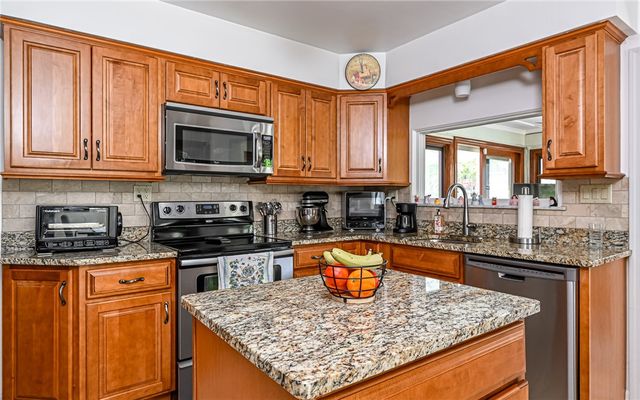 901 Roosevelt St, Conway, PA 15027