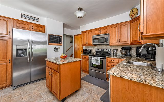 901 Roosevelt St, Conway, PA 15027