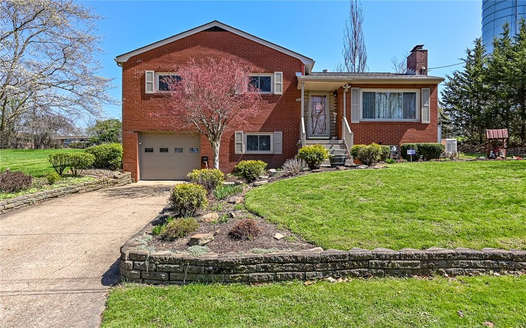 901 Roosevelt St, Conway, PA 15027