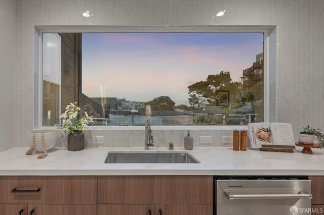 89 Naples Street, San Francisco, CA 94112