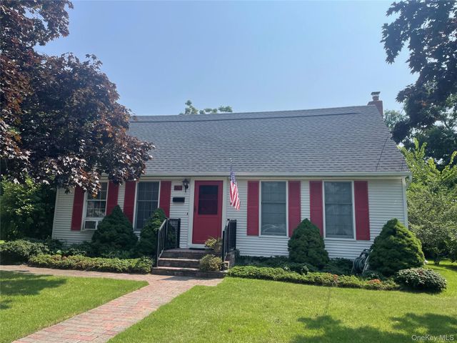 363 3rd Avenue, Bayport, NY 11705